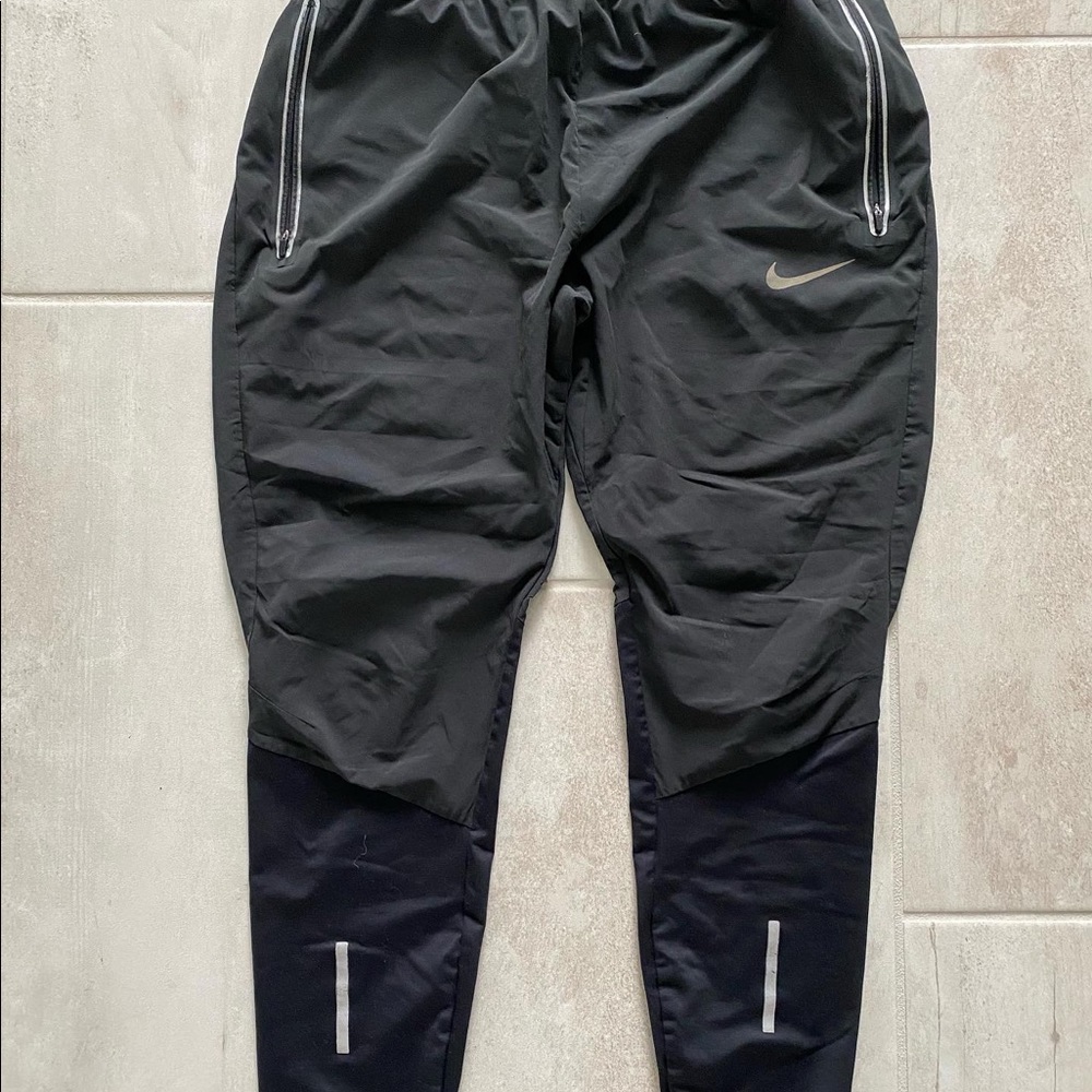 Nike Men’s Joggers (size M)